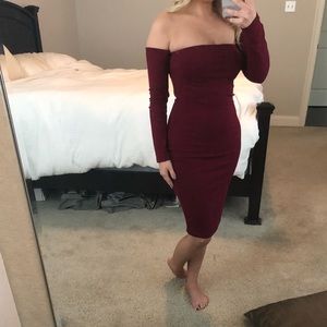 Red off shoulder bodycon dress